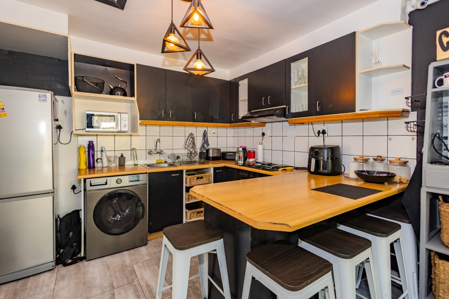 2 Bedroom Property for Sale in Oakglen Western Cape